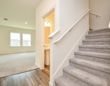 13526 Kinsman Road - Photo Thumbnail 2
