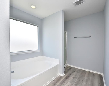 2714 Indigo Stone Lane - Photo Thumbnail 28