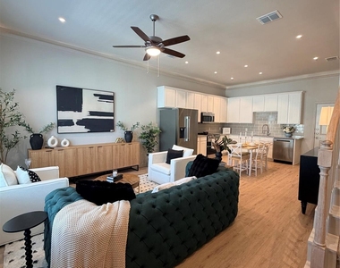 1211 Foxglove Street - Photo Thumbnail 1