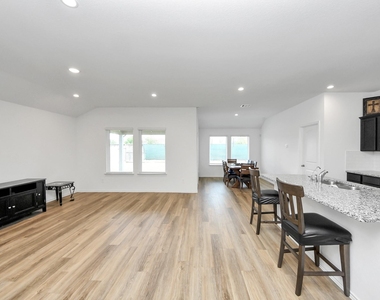 21227 Sunnyridge Way - Photo Thumbnail 4