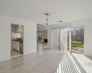4522 Alamo Avenue - Photo Thumbnail 9