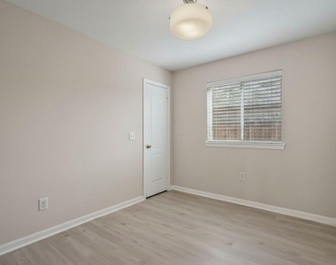 4522 Alamo Avenue - Photo Thumbnail 11