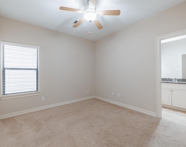 11207 Tramonto Drive - Photo Thumbnail 10