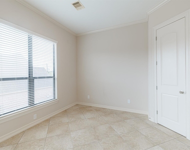 11207 Tramonto Drive - Photo Thumbnail 22