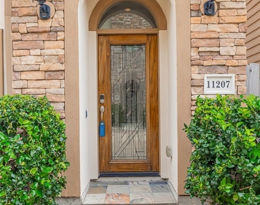 11207 Tramonto Drive - Photo Thumbnail 2