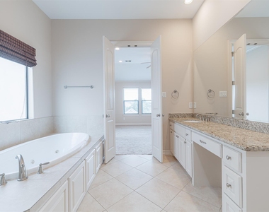 11207 Tramonto Drive - Photo Thumbnail 35