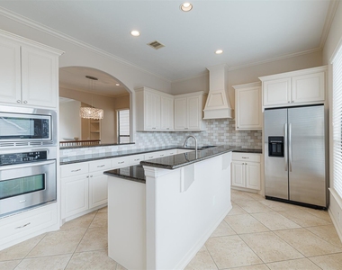11207 Tramonto Drive - Photo Thumbnail 20
