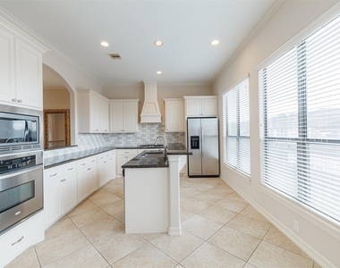 11207 Tramonto Drive - Photo Thumbnail 16