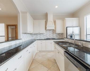 11207 Tramonto Drive - Photo Thumbnail 17