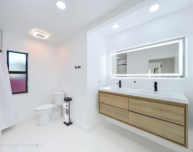 123 Miami Avenue - Photo Thumbnail 36