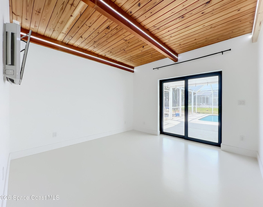 123 Miami Avenue - Photo Thumbnail 14
