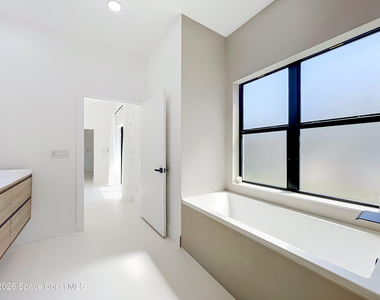 123 Miami Avenue - Photo Thumbnail 30