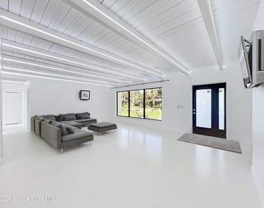 123 Miami Avenue - Photo Thumbnail 5