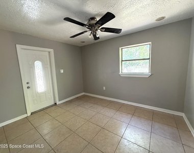 415 S Robbins Avenue - Photo Thumbnail 2