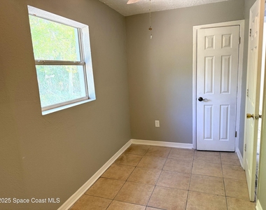 415 S Robbins Avenue - Photo Thumbnail 12