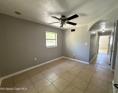 415 S Robbins Avenue - Photo Thumbnail 1