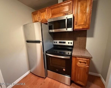 415 S Robbins Avenue - Photo Thumbnail 5