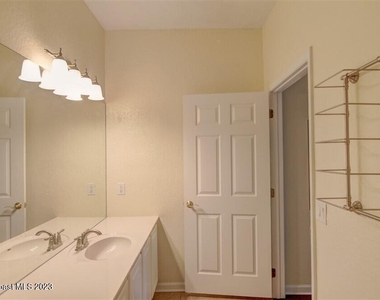 1626 Peregrine Circle - Photo Thumbnail 15