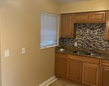 461 Amity Avenue - Photo Thumbnail 7