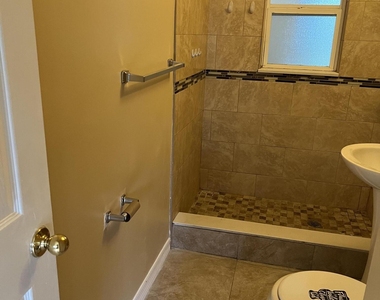 461 Amity Avenue - Photo Thumbnail 12