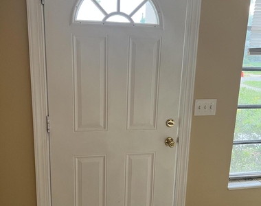461 Amity Avenue - Photo Thumbnail 4