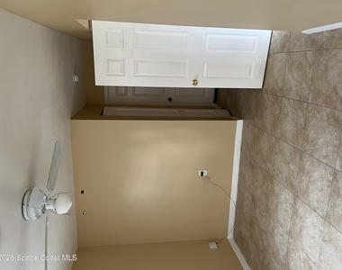461 Amity Avenue - Photo Thumbnail 14