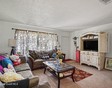 598 Black Horse Street Se - Photo Thumbnail 2