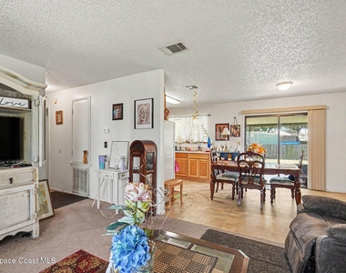 598 Black Horse Street Se - Photo Thumbnail 4