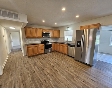 125 Needle Boulevard - Photo Thumbnail 4