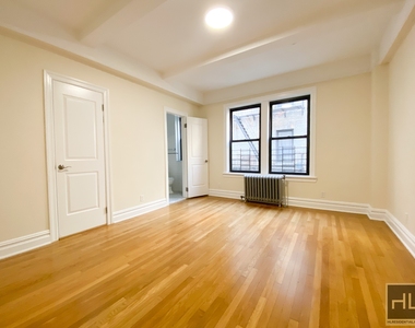 East 80th Street - Photo Thumbnail 3