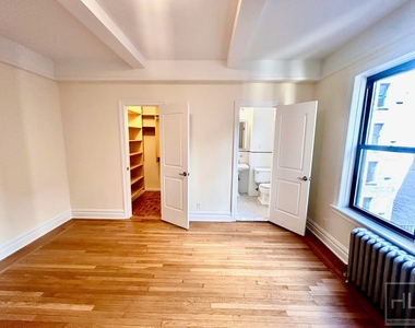 East 80th Street - Photo Thumbnail 3
