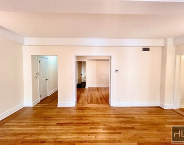 East 80th Street - Photo Thumbnail 4
