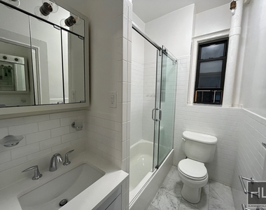 East 46 Street - Photo Thumbnail 2