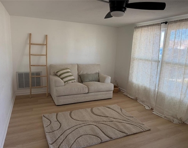 3352 Honeymoon Lane - Photo Thumbnail 16