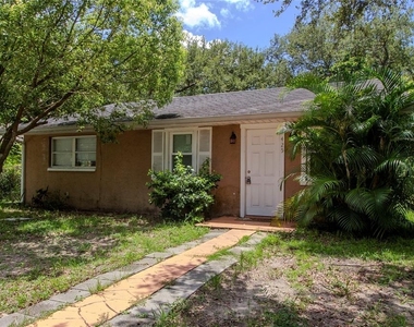 425 7th Avenue Ne - Photo Thumbnail 1