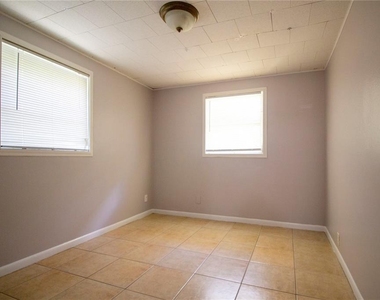 425 7th Avenue Ne - Photo Thumbnail 10