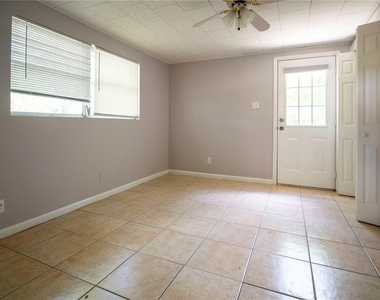425 7th Avenue Ne - Photo Thumbnail 5