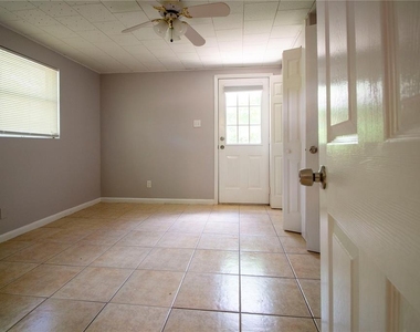 425 7th Avenue Ne - Photo Thumbnail 6