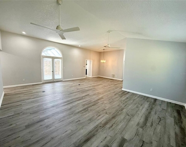 2410 S Glen Eagles Drive - Photo Thumbnail 10