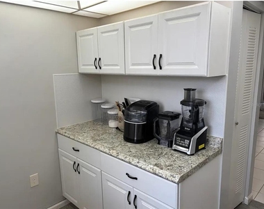 810 Oakgrove Drive - Photo Thumbnail 10