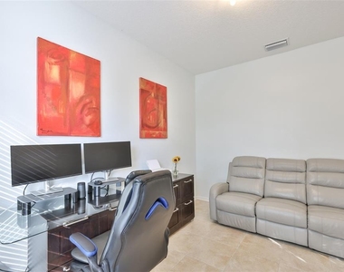 823 Seminole Sky Drive - Photo Thumbnail 6