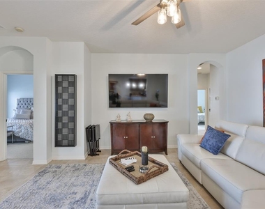 823 Seminole Sky Drive - Photo Thumbnail 9