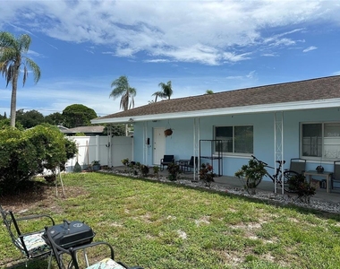 1020 70th Street N - Photo Thumbnail 1
