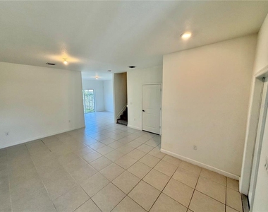 12621 Nw 23rd Place - Photo Thumbnail 4