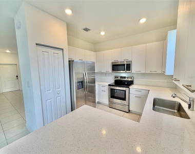 12621 Nw 23rd Place - Photo Thumbnail 7