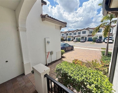 12621 Nw 23rd Place - Photo Thumbnail 3