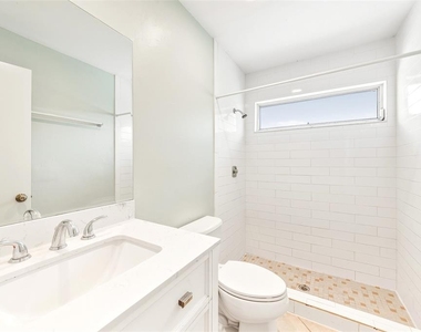 1215 39th Street W - Photo Thumbnail 12
