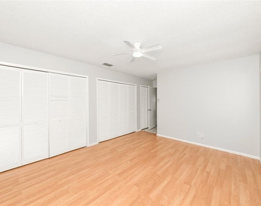 1215 39th Street W - Photo Thumbnail 6