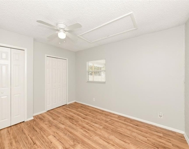 1215 39th Street W - Photo Thumbnail 9