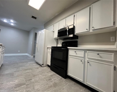 12908 Leadwood Drive - Photo Thumbnail 17